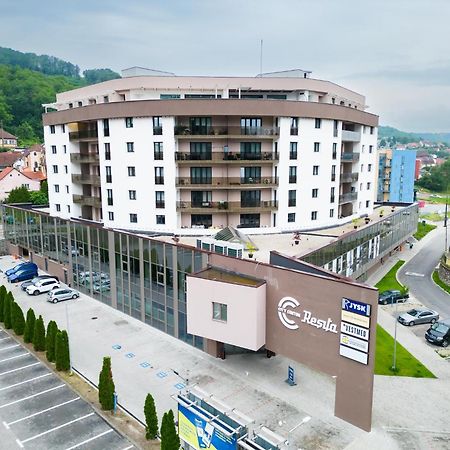 City Center Accommodation 111 Решица Екстериор снимка